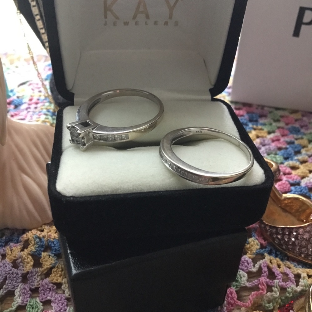 14kt Gold & Diamond Rings - Picture 4 of 5